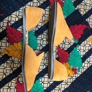 Crown Vintage Vaylyn Mustard Yellow Suede Open Side Flat 10 Studded Snake Skin